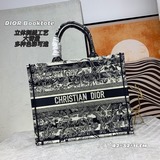Сумка TOTE. Сумка Book Tote была создана Марией Каллани (Maria.