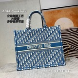 Сумка TOTE. Сумка Book Tote была создана Марией Калланис (Maria.