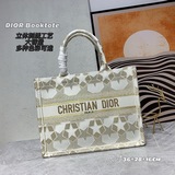 Сумка TOTE. Сумка Book Tote была создана Марией Калланис (Maria.