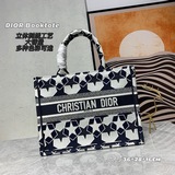 Сумка TOTE. Сумка Book Tote была создана Марией Калланис (Maria.