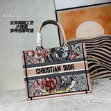 Сумка TOTE. Сумка Book Tote была создана Марией Калланис (Maria.