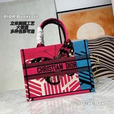 Сумка TOTE. Сумка Book Tote была создана Марией Кагглсдейл (Maria.