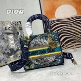 В комплекте с коробкой! Светло-золотой [Серия вышивок Lady D] M8002 Новейшая сер