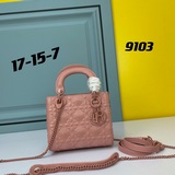 Эксклюзивная модель Lady от Dior： новая сумка с клапаном из кожи с трехслойной м