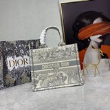 Маленькая сумка с синей вышивкой 26,5 см BOOK TOTE. Эта сумка Book Tote изготовл
