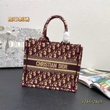 Маленькая сумка с вышивкой в виде синей буквы D, 26,5 см, BOOK TOTE. Эта сумка B