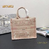 Маленькая сумка с вышивкой в виде синей буквы D, 26,5 см, BOOK TOTE. Эта сумка B