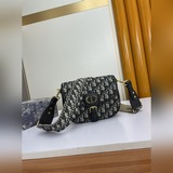Популярная модель D10R BOBBY. Эта сумка BOBBY привлекает внимание своим современ