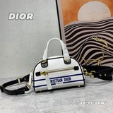 DIOR Новая коллекция этого сезона сочетает в себе классический спортивный стиль 