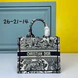 Маленькая сумка с вышивкой в виде синей буквы D, 26,5 см, BOOK TOTE. Эта сумка B