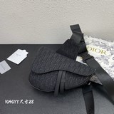 Представляем сумку-седло из коллекции Pre-Fall 2023 от Dior.