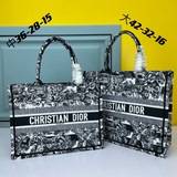 【Di0r Book Tote】 Большинство людей, приобретая товары роскошных брендов, в перву