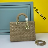 Dior Lady Сумка Lady Dior с семью клапанами, 32 см.