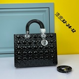 Dior Lady Сумка Lady Dior с семью клапанами, 32 см.