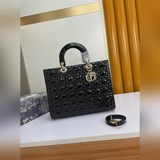 Dior Lady Сумка Lady Dior с семью клапанами, 32 см.