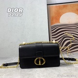 Новая модель Сумка Di0r 30 Montaigne, вдохновленная моделью Dior 1947 года.
