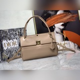 Новейшая сумка Dior21 из натуральной кожи с комплектом металлических деталей. Кл