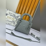Эксклюзивная модель Lady от Dior： новая сумка с клапаном из кожи с трехслойной м