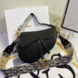 [В комплекте с подарочной коробкой] Классическая сумка Dior Saddle возвращается.