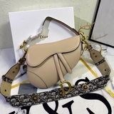 [В комплекте с подарочной коробкой] Классическая сумка Dior Saddle возвращается.