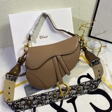 [В комплекте с подарочной коробкой] Классическая сумка Dior Saddle возвращается.