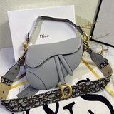 [В комплекте с подарочной коробкой] Классическая сумка Dior Saddle возвращается.
