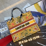 В комплекте с шарфом, шелкография, Dior, новейшая весенняя коллекция, сумка для 