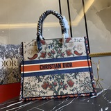 【В комплекте с шарфом】  Новый материал Dior, новейшая модель ранней весны, сумка