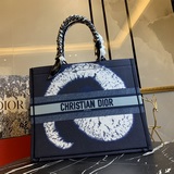 【В комплекте с шарфом】  Новый материал Dior, новейшая модель ранней весны, сумка