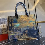 【В комплекте с шарфом】  Новый материал Dior, новейшая модель ранней весны, сумка
