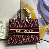 Новая коллекция Dior для ранней весны. Сумка-шоппер, сумка через плечо, официаль