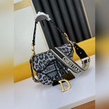 Высокое качество Сумка Di0r Saddle в стиле ретро возвращается в моду. Это популя