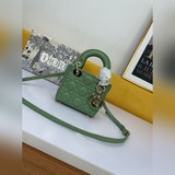 Новая модель сумочки Supermini Lady отражает глубокое понимание D в области изыс