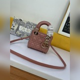 Новая модель сумки Supermini Lady отражает глубокое понимание D в области изыска