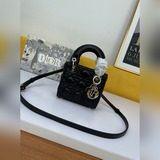 Новая модель сумочки Supermini Lady отражает глубокое понимание D в области изыс