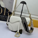Ладонь Di0r Oblique Saddle Bag Среди множества сумок-седл эта модель S.