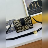 В комплекте с оригинальной коробкой 【Di0r 30 Montaigne сумка Монтень】 Вдохновлен