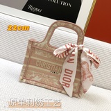 Подарочный шарф (шарф подбирается случайным образом) 【Di0r Book Tote】 Большинств