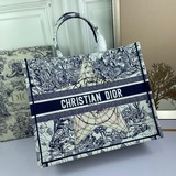【Di0r Book Tote】 Большинство людей, приобретая товары роскошных брендов, в перву