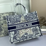 【Di0r Book Tote】 Большинство людей, приобретая товары роскошных брендов, в перву
