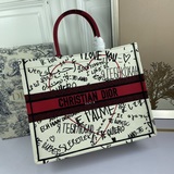 【Di0r Book Tote】 Большинство людей, приобретая товары роскошных брендов, в перву