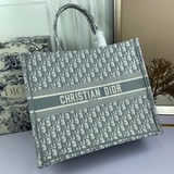 【di0r book tote】 Большинство людей, приобретая товары роскошных брендов, в перву