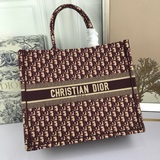 【di0r book tote】 Большинство людей, приобретая товары роскошных брендов, в перву