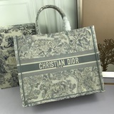 【Di0r Book Tote】 Большинство людей, приобретая товары роскошных брендов, в перву