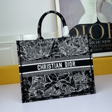 【Di0r Book Tote】 Большинство людей, приобретая товары роскошных брендов, в перву