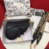 Сумка Dior Saddle Bag действительно является уникальной.