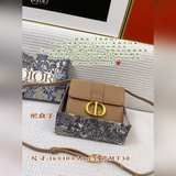 Dio.r 2023 сверхмини [сумка Montagne] M30 вдохновлена моделью Dior 1947 года.