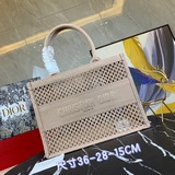 Большая сумка Book Tote с перфорацией. Эта сумка Book Tote вдохновлена творчески