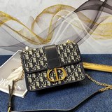Сумка Di0r 30 Montaigne, вдохновленная моделью Dior 1947 года.