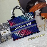В комплекте с шелковым шарфом, шелковым принтом, Dior, новейшая модель ранней ве